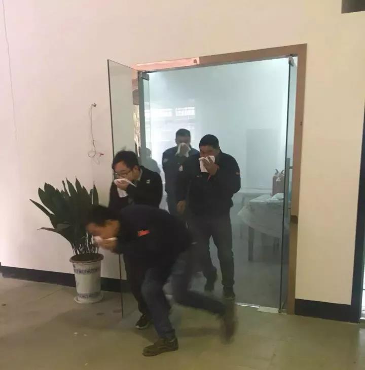多佳维消防演练现场&mdash;模拟火灾逃生