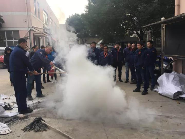 多佳维消防演练现场&mdash;模拟灭火