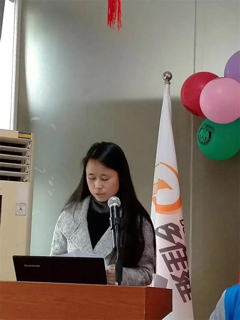 先进代表、&ldquo;三全营销&rdquo;标兵蒋晓平上台发言